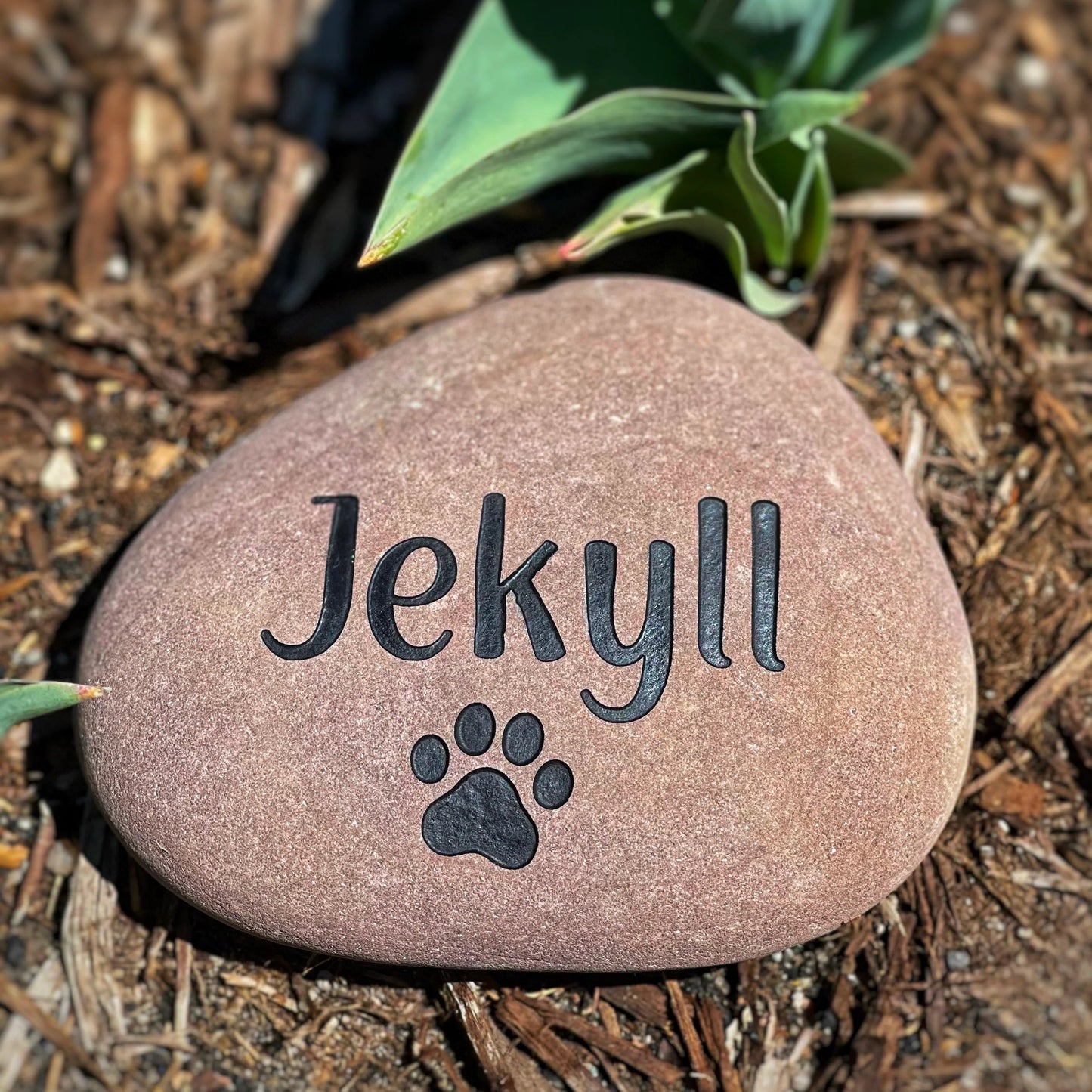 Personalized Pet Memorial Stone for Home & Garden – A Lasting Tribute to Cherished Companions (CAT)